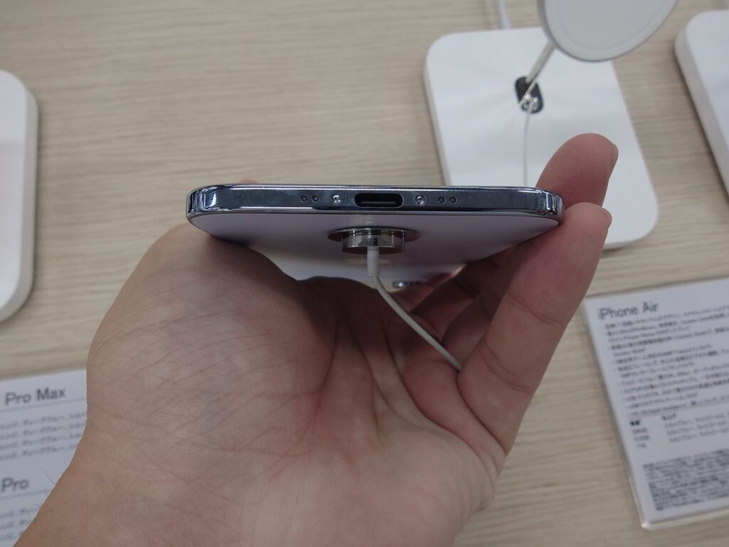 iPhone Airの底部の画像