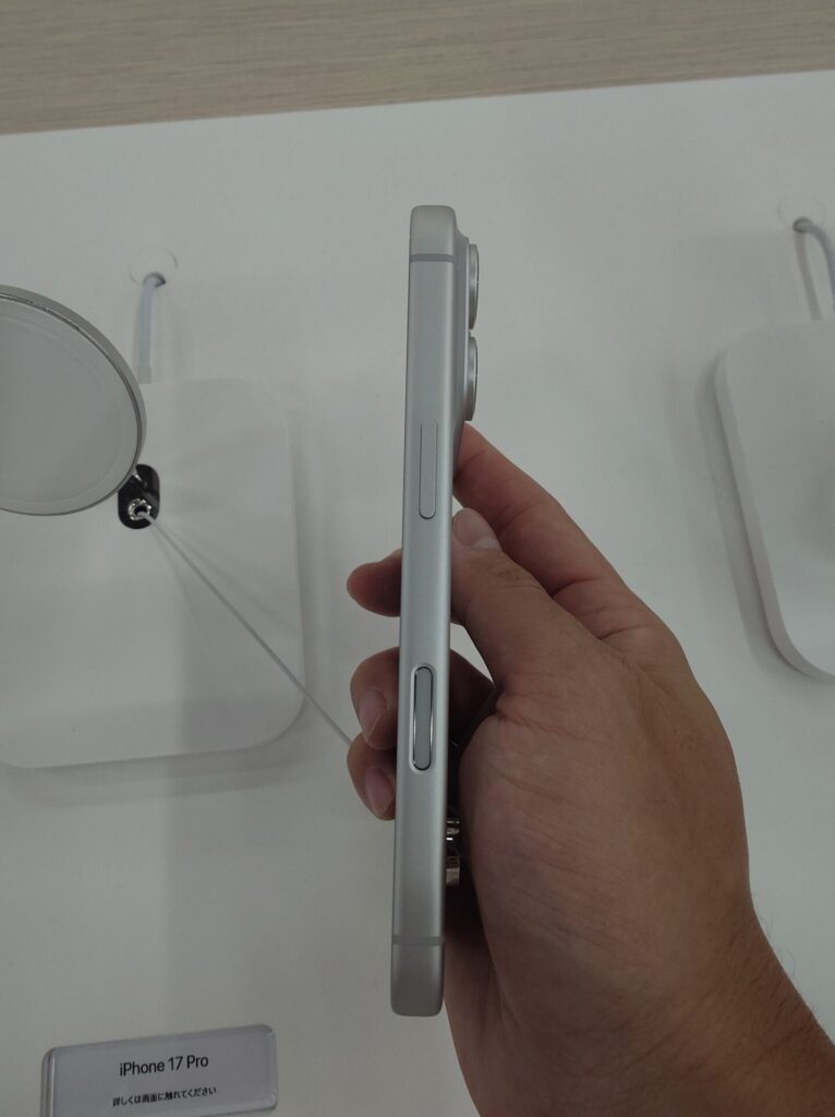 iPhone17 Proのカメラボタン