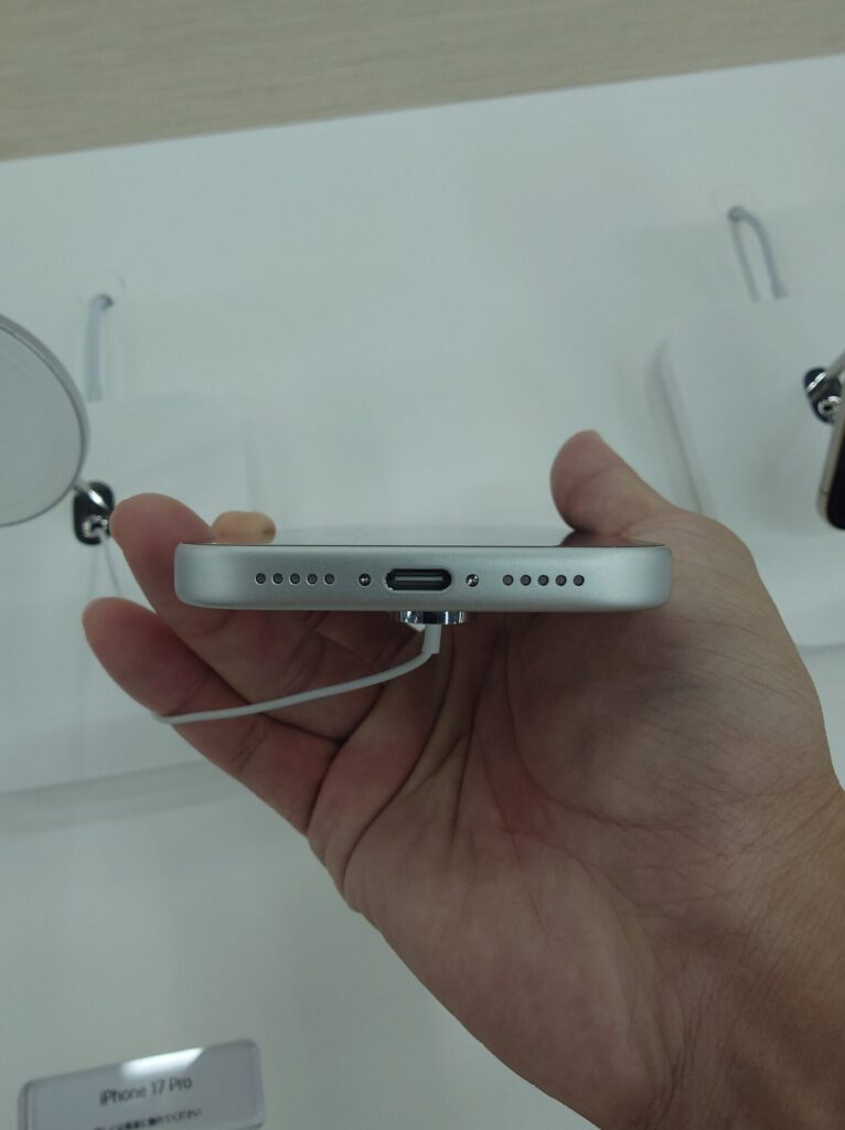iPhone17 Proのスピーカー部分の画像