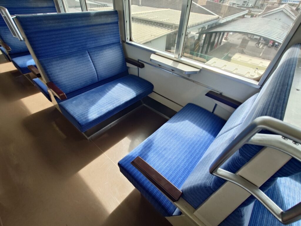 西武秩父線車両の椅子